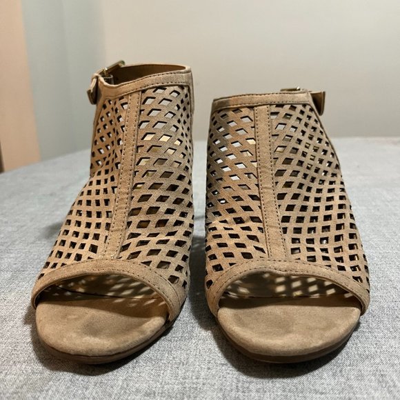 Unisa Peep toe mesh  sandalsSize 7.5 - Picture 5 of 6